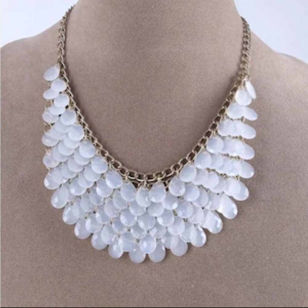 Elegant White and Gold Teardrop Necklace
